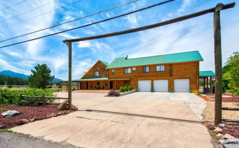 Surrounded by the serene beauty of Bill Williams Mountain at an elevation of 6,770 feet, our Inn offers 4 beautifully furnished rooms, each uniquely designed to provide a one-of-a-kind experience.