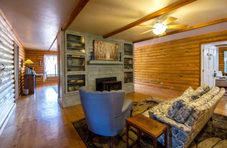 Thoughtful Amenities: Includes complimentary Wi-Fi, cable TV, a coffee maker, and a curated selection of local teas to make your stay even more enjoyable.