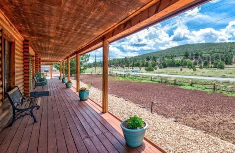 Perfect Location: Enjoy the peaceful charm of Williams with its timeless atmosphere, just minutes from Downtown Williams along serene trail right off the Inn.