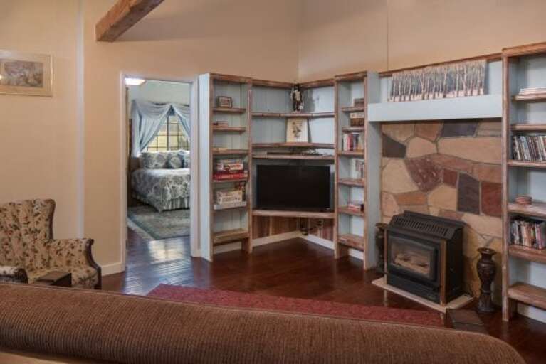 Entertainment Room: With a large assortment of books and movies to watch on the TV, you are sure to