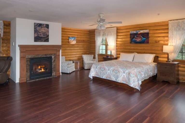 Spacious Log Cabin: 4 luxury bedrooms and entertainment spaces, perfect for up to 16 guests.