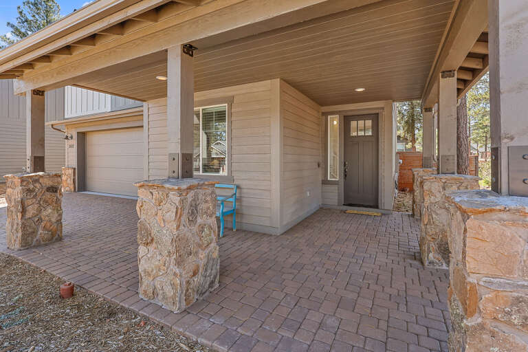 Quick Escape is nestled in a peaceful, newly developed neighborhood that perfectly balances Quick Escape is nestled in a peaceful, newly developed neighborhood that perfectly balances