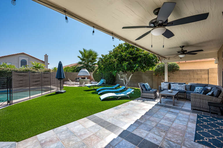 Plenty of outdoor seating options. Plenty of outdoor seating options.