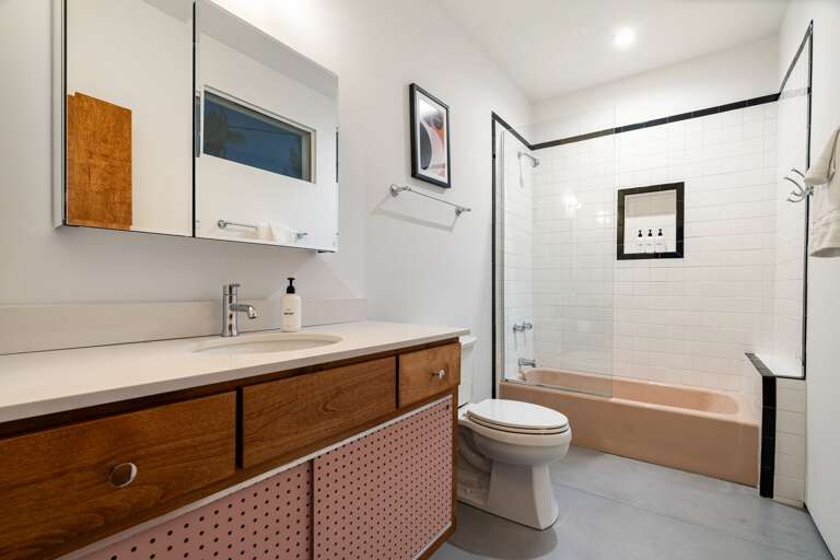 Bathroom 3 w/ tub and shower combo Bathroom 3 w/ tub and shower combo