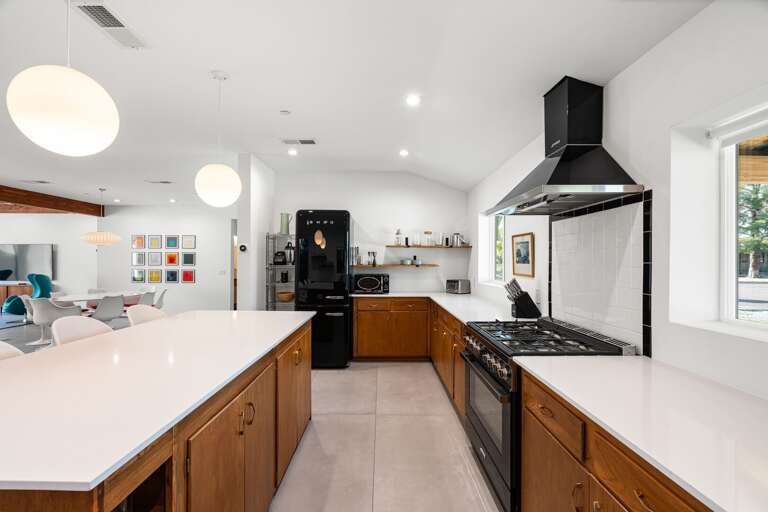 Large kitchen perfect for cooking family meals. Large kitchen perfect for cooking family meals.