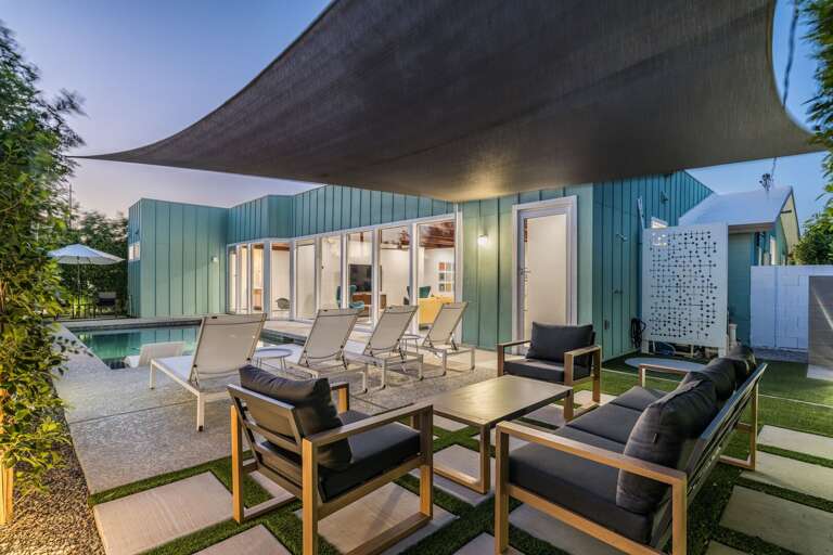 Plenty of outdoor seating! Plenty of outdoor seating!