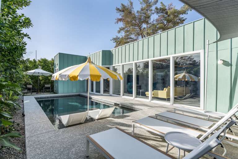 So Retrofic! So Retrofic!