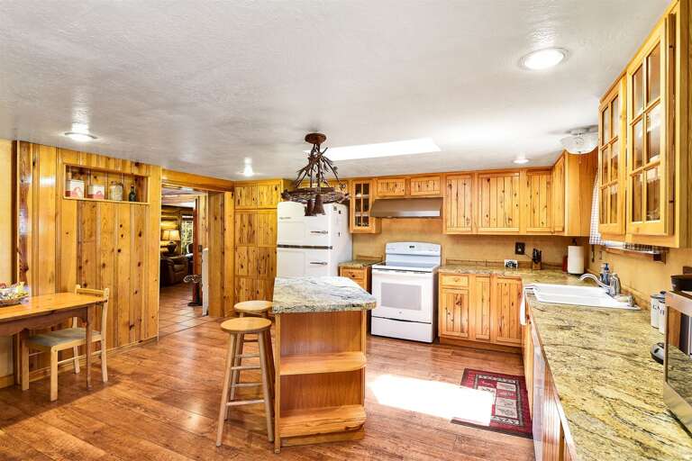 2 seats at the kitchen island