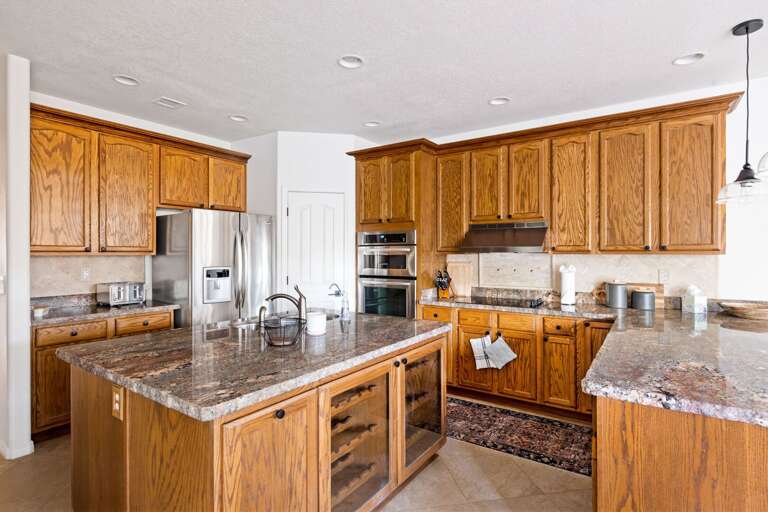 Fully Equipped Kitchen w/ Large Center Island Fully Equipped Kitchen w/ Large Center Island