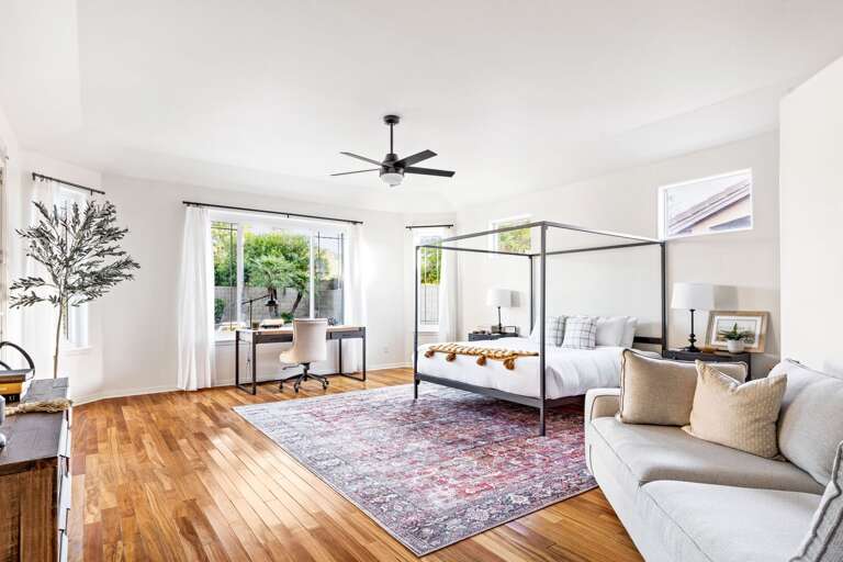 Main Suite w/ King Bed & Desk Area Main Suite w/ King Bed & Desk Area