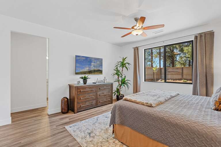 1st Floor:  Primary Suite 1 (King Bed) 1st Floor:  Primary Suite 1 (King Bed)