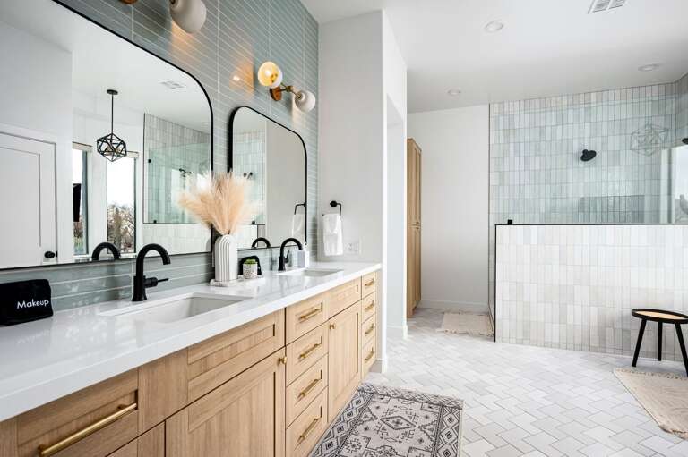 Double vanity in the master bathroom. Double vanity in the master bathroom.