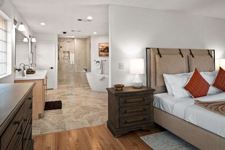 Full Bathroom Off of Main Suite Full Bathroom Off of Main Suite