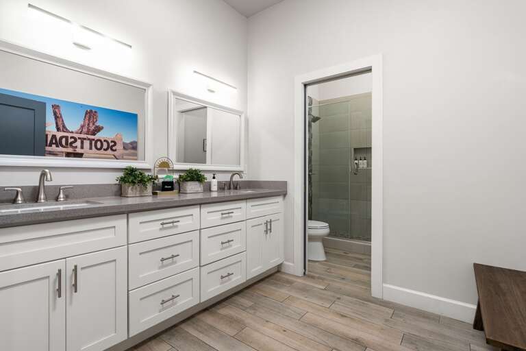 En-suite Bathroom w/ Double Vanity Sinks
