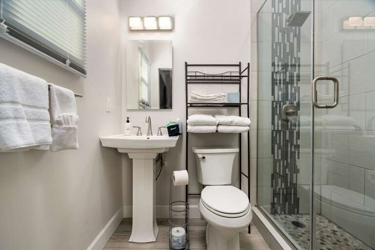 En-suite Bathroom w/ Walk-in Shower