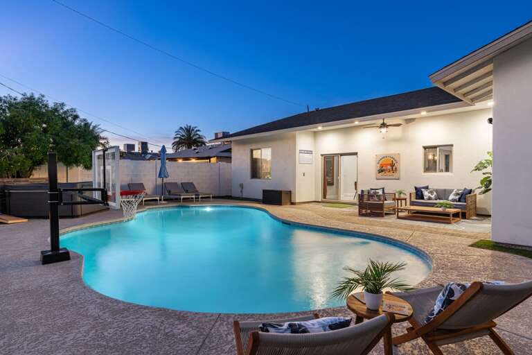 Private Pool w/ Basketball Hoop