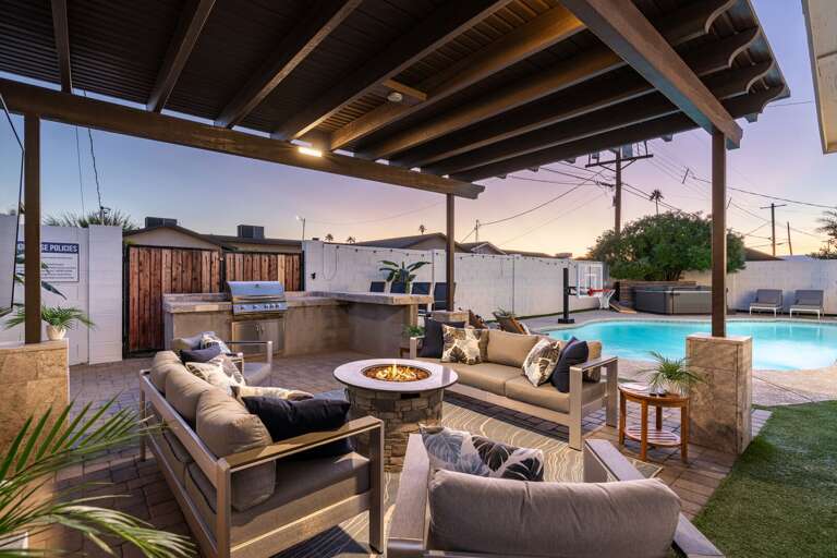 Resort-style Patio w/ Outdoor Seating, Firepit, & Grill