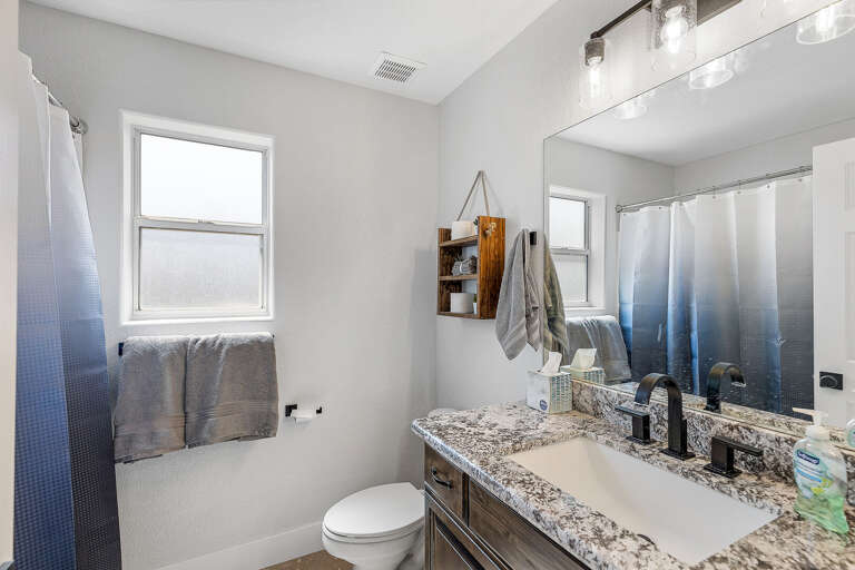 Shared Bathroom: Conveniently located for guest use. Shared Bathroom: Conveniently located for guest use.