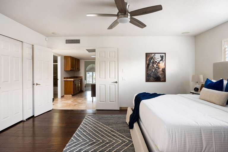 Main Suite w/ King Bed