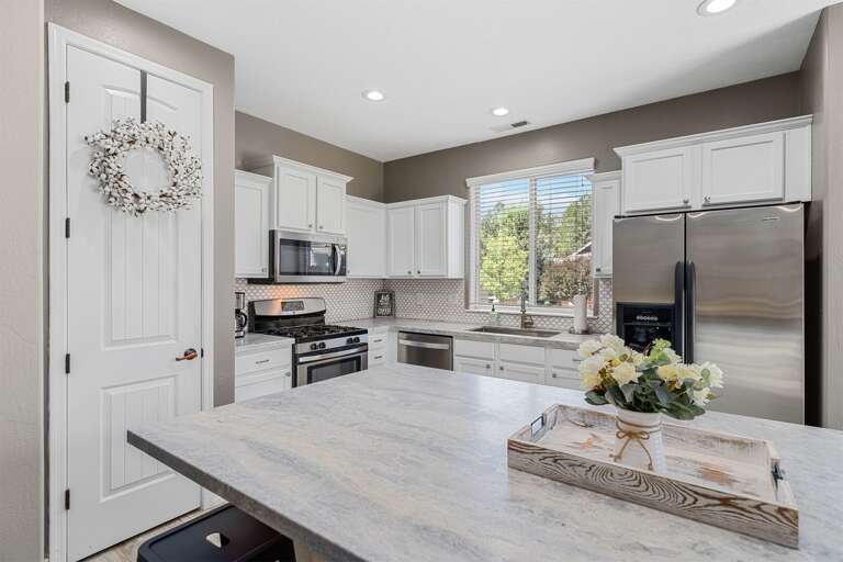 Full Kitchen Full Kitchen