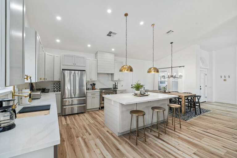 Fully Equipped Kitchen w/ Large Center Island Fully Equipped Kitchen w/ Large Center Island