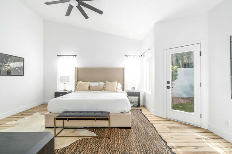 Main Suite w/ King Bed Main Suite w/ King Bed