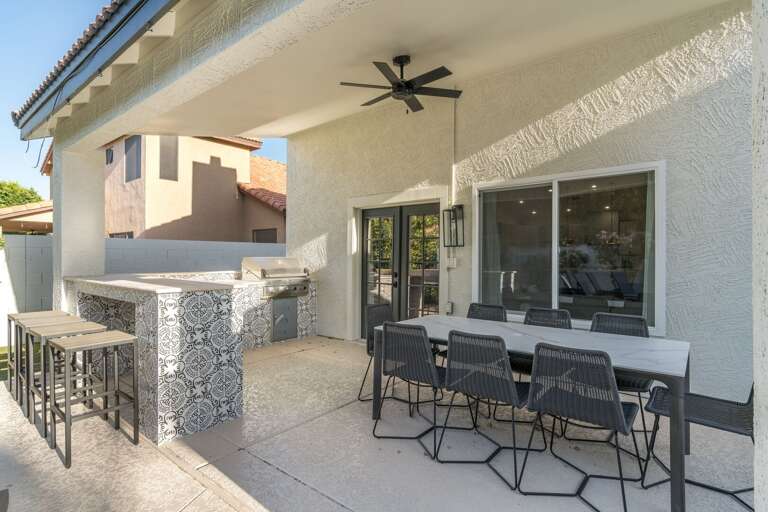 Outdoor Dining Area, Grill Area, & Bar Outdoor Dining Area, Grill Area, & Bar