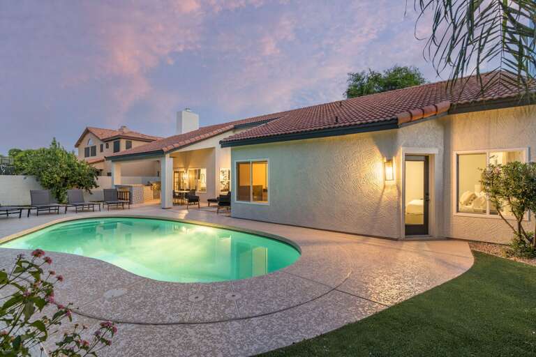 Relax & Enjoy Evening Ambiance at The Black Palm Relax & Enjoy Evening Ambiance at The Black Palm