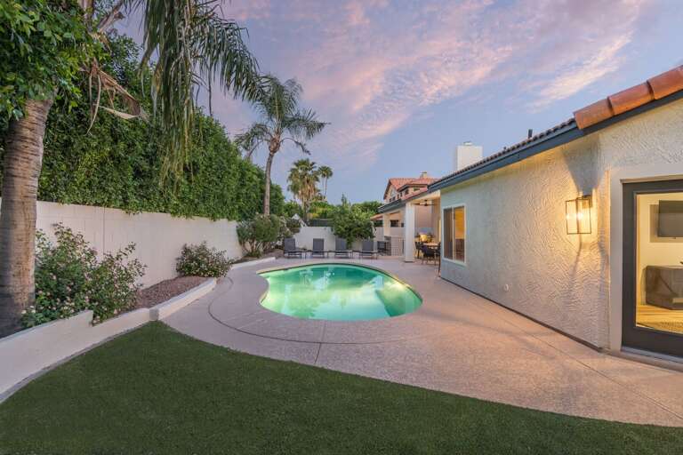 Relax & Enjoy Evening Ambiance at The Black Palm Relax & Enjoy Evening Ambiance at The Black Palm