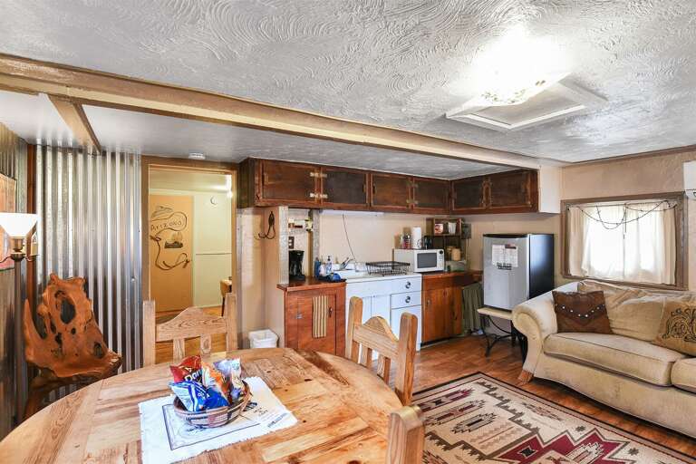 Dining Area seating for 4 people