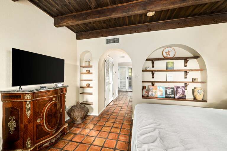 Bottom Casita w/ Queen Bed & TV