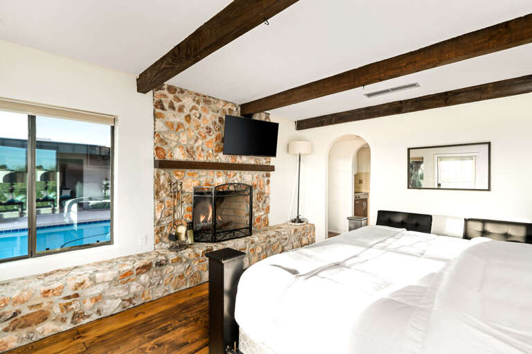 Top Casita w/ King Bed & TV