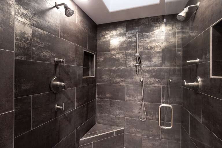 Main Suite Bath w/ Soaking Tub & Shower Main Suite Bath w/ Soaking Tub & Shower