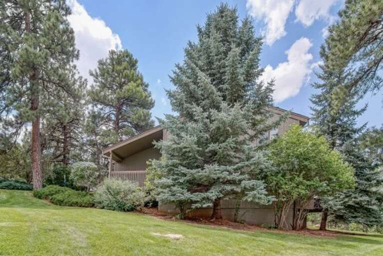 Welcome to Trendy Country Club Condo! Welcome to Trendy Country Club Condo!