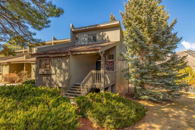 Welcome to Trendy Country Club Condo! Welcome to Trendy Country Club Condo!