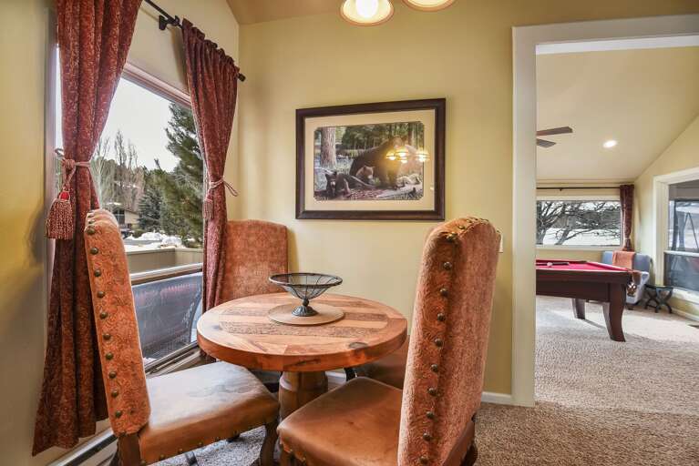 Additional breakfast table seating for 3 Additional breakfast table seating for 3