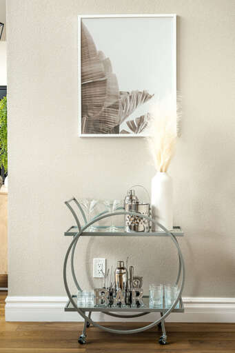 Mini bar area Mini bar area