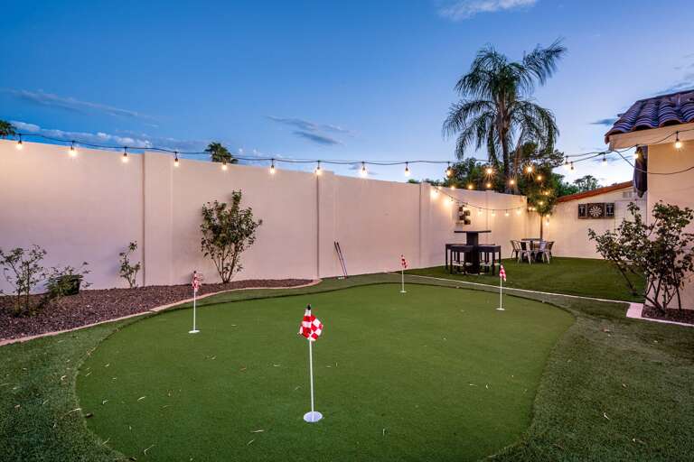 Outdoor Putting Green Outdoor Putting Green