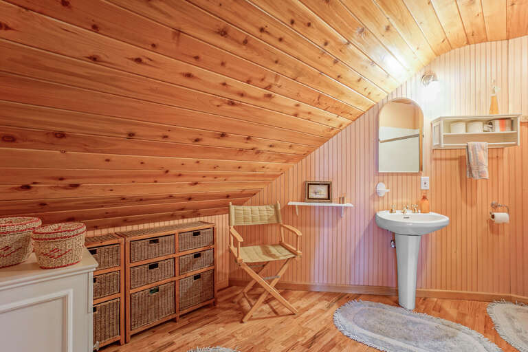 Bathroom 2 w standing shower Bathroom 2 w standing shower