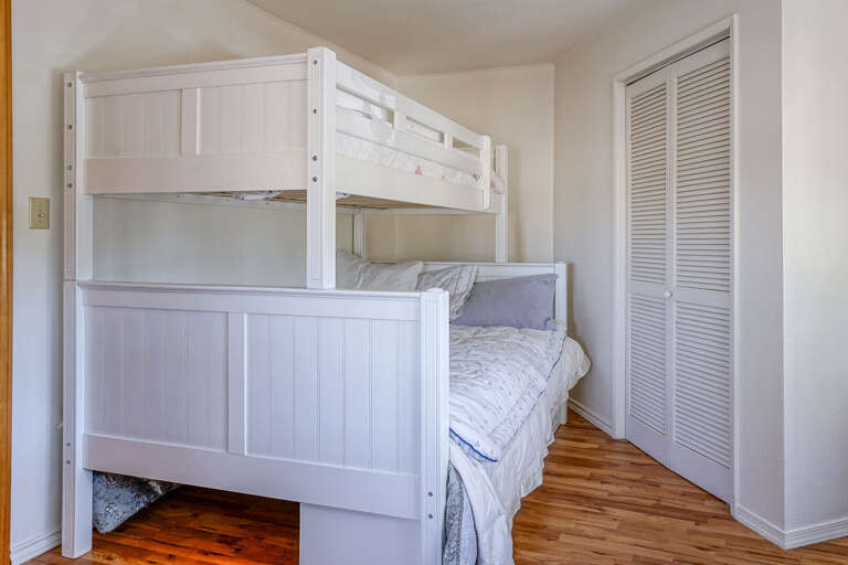 Bedroom 4. (Twin-over-Full Bunk Set): Features TV, DVD player, and an adorable window 
seat, perfect for curling up with a good book. Bedroom 4. (Twin-over-Full Bunk Set): Features TV, DVD player, and an adorable window 
seat, perfect for curling up with a good book.