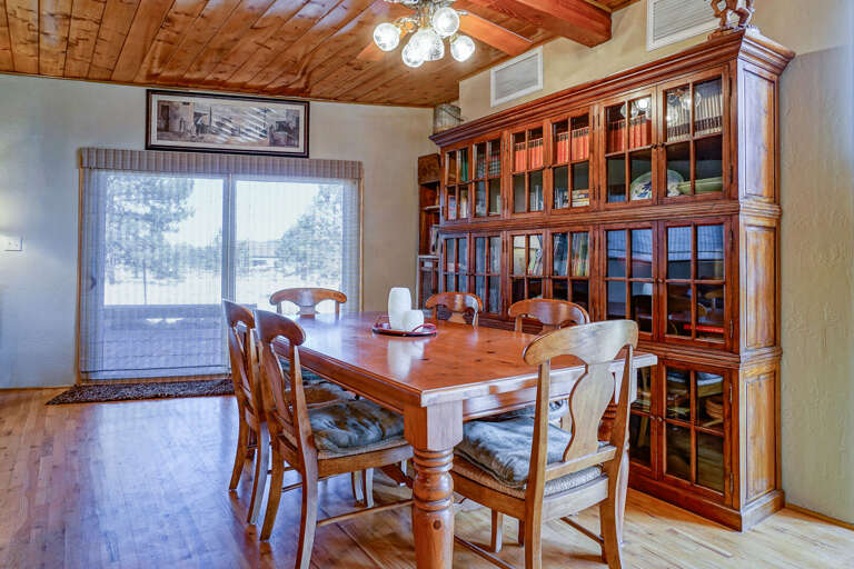 Dining table seats 6, plus 2 additional seats at the breakfast bar Dining table seats 6, plus 2 additional seats at the breakfast bar