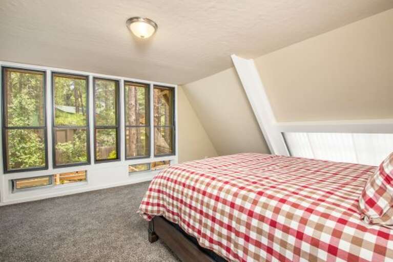 4th bedroom / Queen bed 4th bedroom / Queen bed