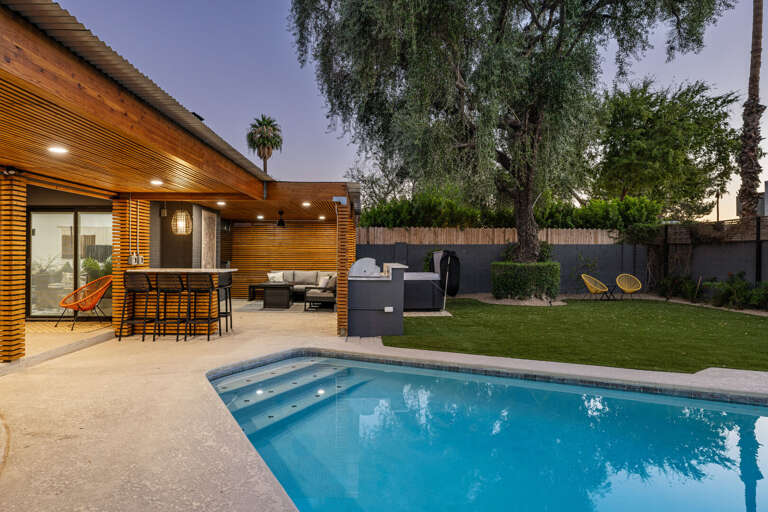 BBQ Grill, Outdoor Seating w/ TV & More! BBQ Grill, Outdoor Seating w/ TV & More!