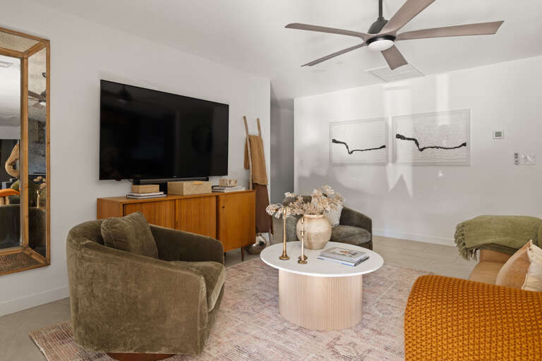 Large TV & Comfortable Seating Large TV & Comfortable Seating