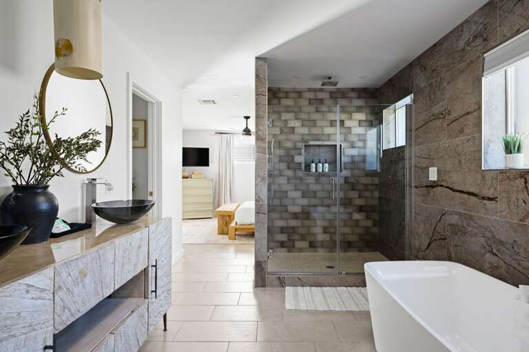 Primary Bathroom w/ Walk-in Shower Primary Bathroom w/ Walk-in Shower