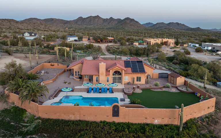Desert Paradise w/ Room to Relax, Recharge, and Soak in the Scenery.  Firepit, Putting Green, Pool, Spa, & More!
