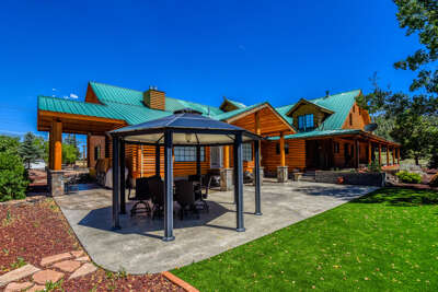 Welcome to Quarter Horse Lodge by PORTER—your ultimate Southwest escape in Northern Arizona!