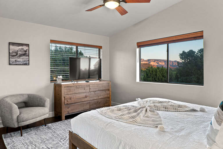 Main Suite w/ King Bed, TV & Views