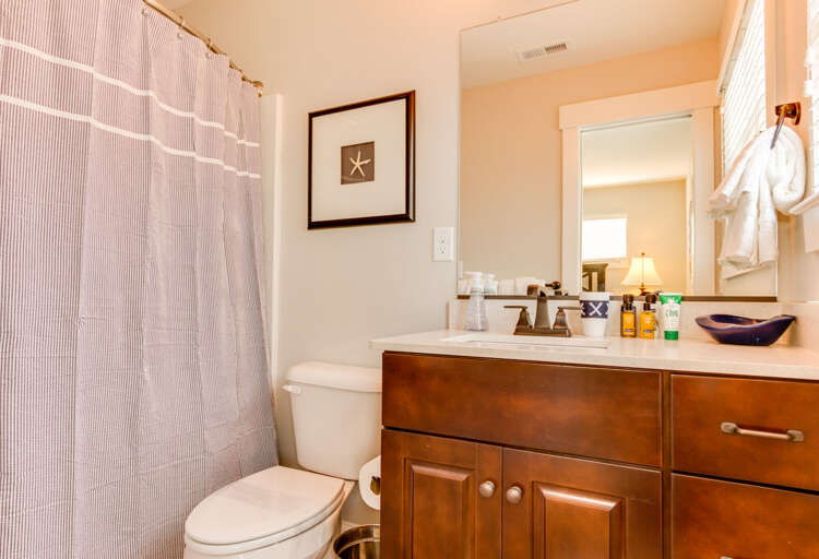 2nd Floor King Bathroom