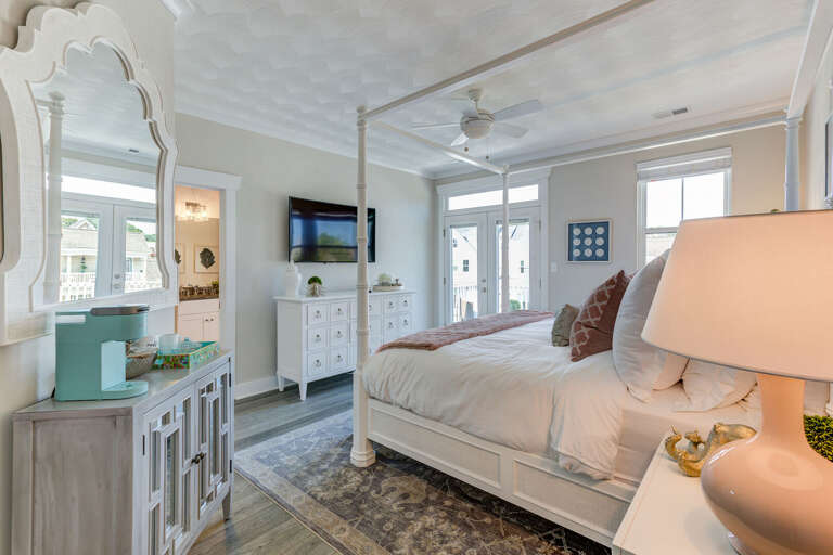 Master bedroom Master bedroom